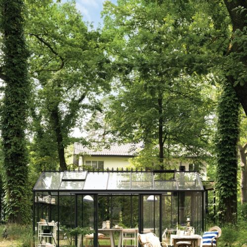 szklarnia w ogrodzie