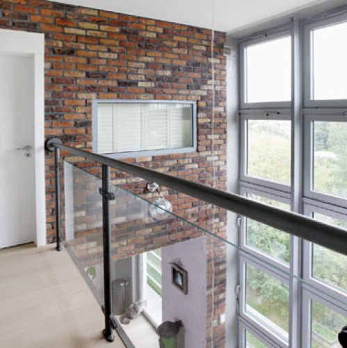 Szkło i cegła. Loft z kotami