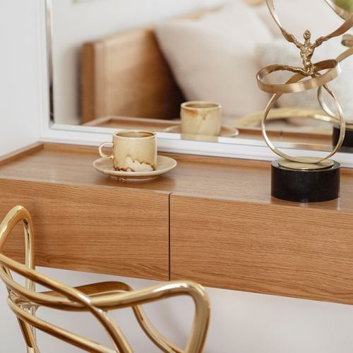 kobieca sypialnia w eleganckim apartamencie