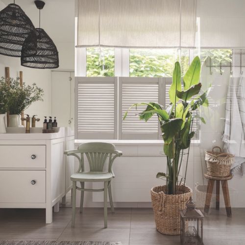 biała łazienka w stylu skandynawskim