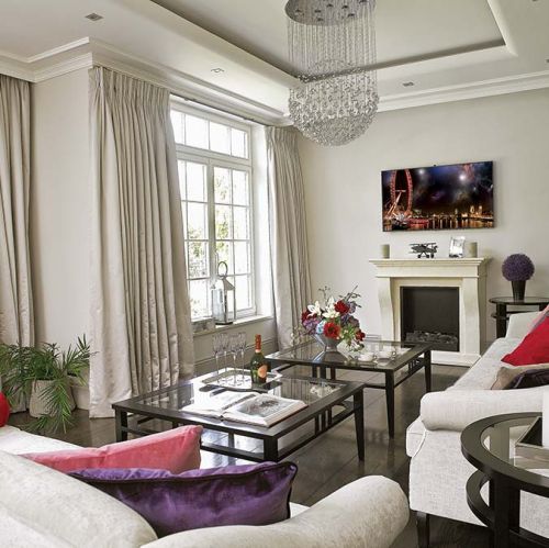 Ta elegancka rezydencja jest jak szkatułka z błyskotkami. Mnóstwo w niej luster, kryształów i mebli na wysoki połysk. Dużo