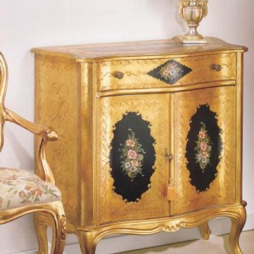 Ta komoda kryje w sobie podręczny barek. Wymiary: 86 x 40 x 93 cm. Cena - 13 156 zł. ORIGINE ITALIA