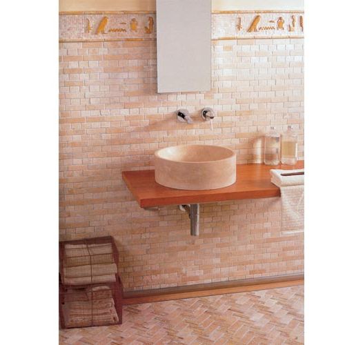 Ta na ścianie to Nemes, na podłodze - Gizeh Moka-Albero i dekory z kolekcji Horus. GALERIE VENIS