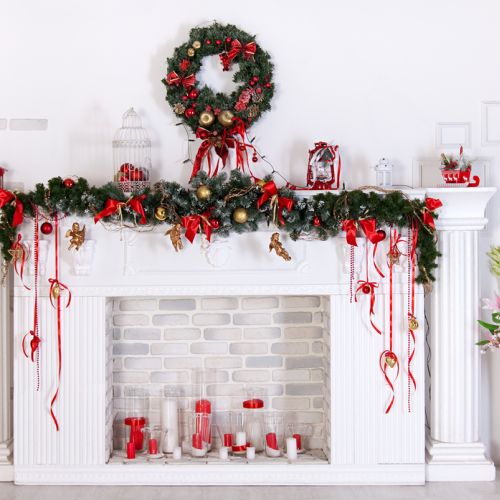 Tak jak przy dekorowaniu całego domu, tak i w przypadku kominka, na pewno warto wziąć pod uwagę styl, w