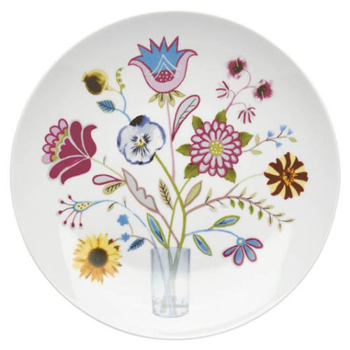 Talerz inspirowany szwedzką kulturą ludową. Manufaktura Rörstrand. Cena - 214 zł. CZERWONA MASZYNA