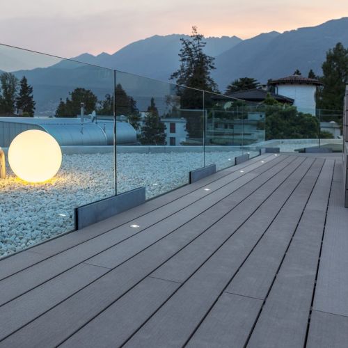 Nowoczesny i bezpieczny taras z desek kompozytowych