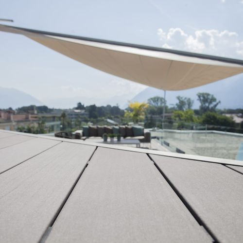 Nowoczesny i bezpieczny taras z desek kompozytowych