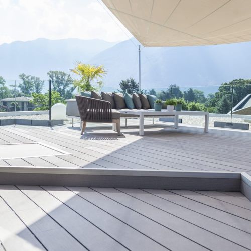 Nowoczesny i bezpieczny taras z desek kompozytowych