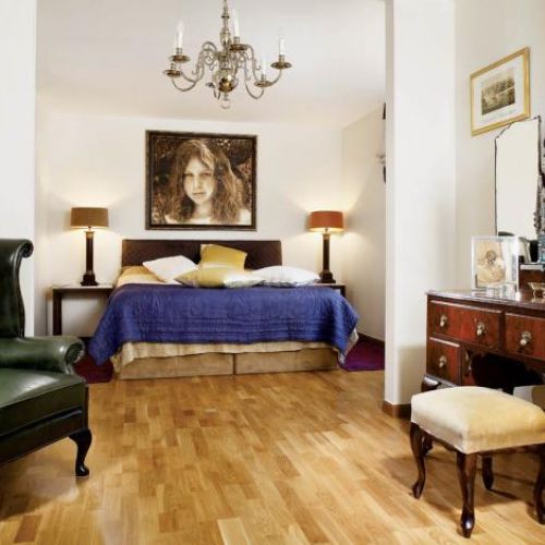 Tę antyczną toaletkę właścicielka znalazła w ulubionej graciarni w pobliżu Kings Road. Po