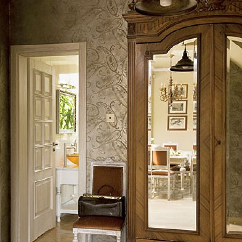 Te wnętrza urządziły pamiątki i kolekcje. Tłem dla nich miał być styl frnacuski.