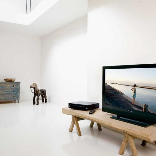 Telewizor plazmowy Full HD Pioneer z serii Kuro z głębokim poziomem czerni, przez co kolory są bardziej nasycone, a