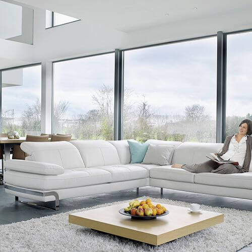 Ten model ma elektrycznie rozkładane siedzisko. Do wyboru 14 kolorów kontrastowych nici. Cena – w zależności od