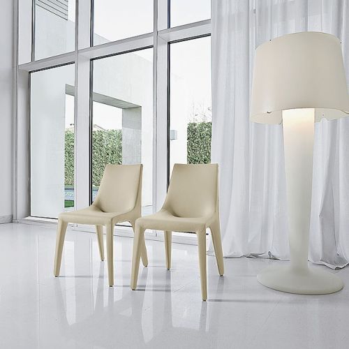 TIP TOE, krzesło na stalowej ramie, wyłożone miękką pianką i tapicerowane ekoskórą, ok. 2890 zł, BONALDO, heban.pl