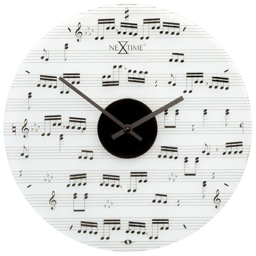 to mi graj - zegar NeXtime Music z mrożonego szkła, ma nuty zamiast cyfr. Kosztuje 148 zł. CZERWONA MASZYNA