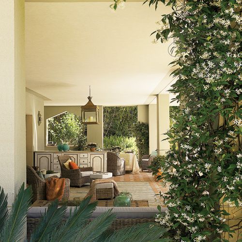 To salon i jadalnia w jednym - od rana toczy się tu życie.