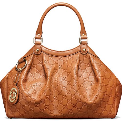 Torebki, buty, ubrania ze znaczkiem Gucci noszą celebryci na całym świecie. Poznaj wyjątkową historię florenckiego klanu.