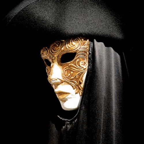 Tradycyjna maschera nobile z trójgraniastym kapeluszem. Fot Shutterstock.com