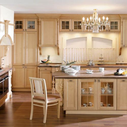 Tradycyjnie: z ręcznie rzeźbionymi pilastrami. Kolekcja Dynastia. MEBLE WRZOSOWA