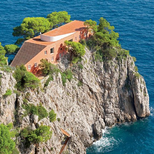 Tylko wizjoner architektury albo genialny amator mógł wpaść na pomysł takiego domu.