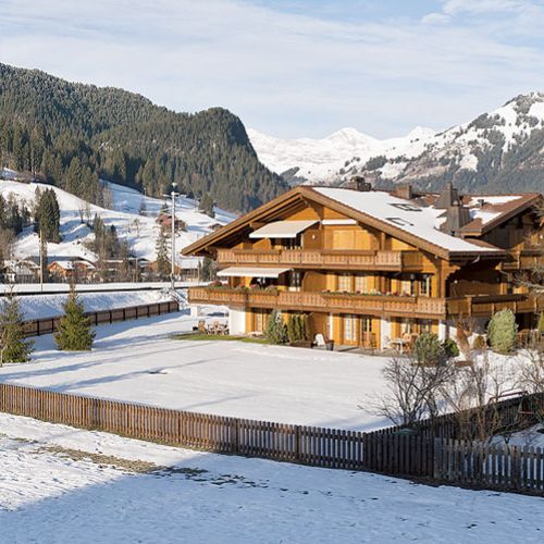 Typowy chalet na zewnątrz, ale w środku jest zupełnie inaczej.