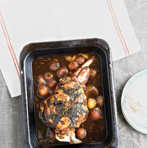 Udziec jagnięcy w czerwonym winie. Dla miłośników steków, kotlecików, medalionów