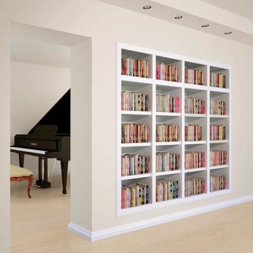 Ukryta w ścianie biblioteka Modern jest robiona na wymiar, z mdf-u i okleiny dębowej. EMPROJEKT STUDIO