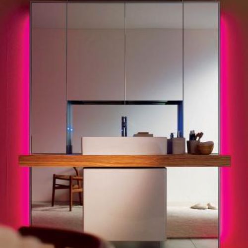 Umywalka nablatowa projektu Philippe a Starcka. Kosztuje 449 euro, a lustrzana ściana Mirrorwall od 6142 euro. DURAVIT