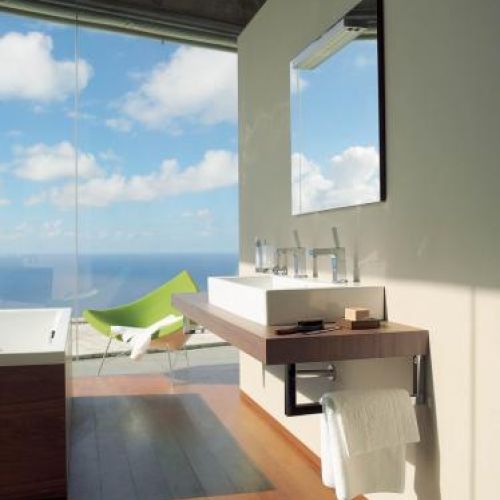 Umywalka Vero - 523 euro netto, półka Fogo pod umywalkę - od 633 euro, lustro Fogo - od 442 euro. DURAVIT