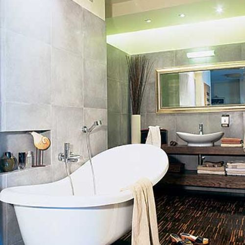 W całym domu, nawet w łazience, są te same materiały wykończeniowe - przypominający beton gres