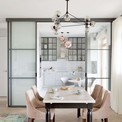 Nowoczesne mieszkanie: pudrowe i przytulne