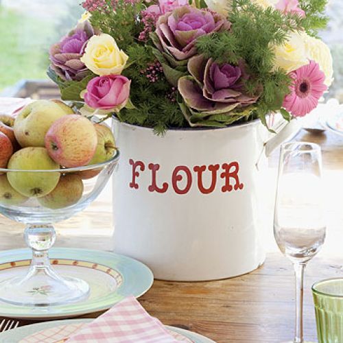 W domu dominuje jeden kolor: złamana biel i trochę dodatków z delikatnym różem