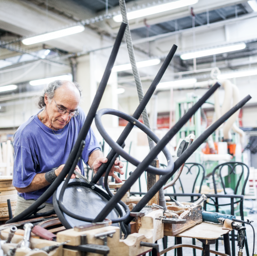 Mistrzowsko gięte krzesła TON