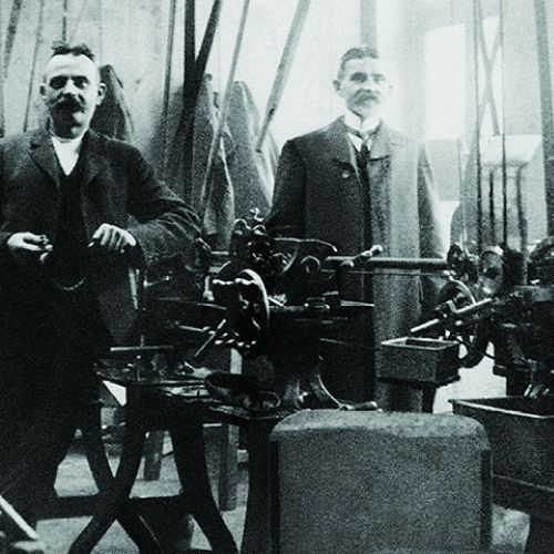 W fabryce - zdjęcie archiwalne. Gira - zaczęło sie od wihajstra