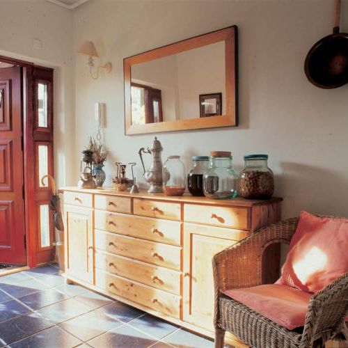 W holu gości witają słoje z domowymi przetworami.