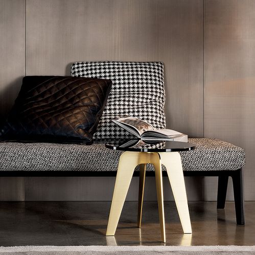 W kolekcji Krik kanapa i stolik kawowy, nowość z Mediolanu, MINOTTI
