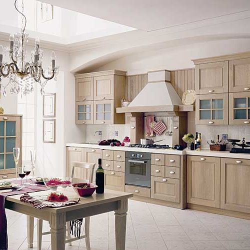 W kuchni Ontario marki Stosa wszystko jest pod ręką - szafki i kredens kryją zbieraną od pokoleń zastawę. Znajdzie