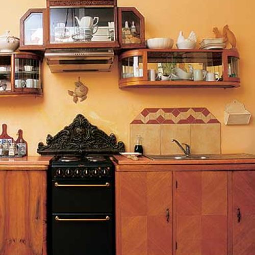 W kuchni stara angielska kuchenka. Włoska uroda