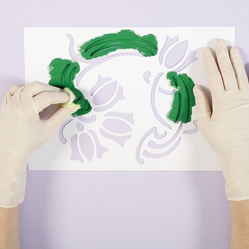 W kwiaciarniach pojawiły się pierwsze dzwonki. Drobne, fioletowe, na pewno ozdobią mieszkanie. Aby długo i