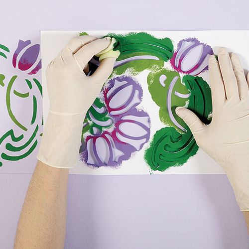 W kwiaciarniach pojawiły się pierwsze dzwonki. Drobne, fioletowe, na pewno ozdobią mieszkanie. Aby długo i