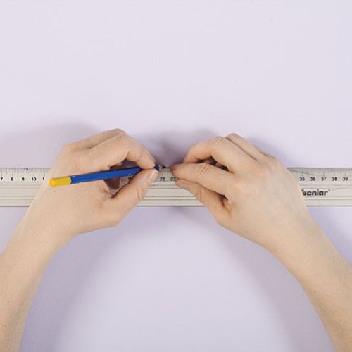 W kwiaciarniach pojawiły się pierwsze dzwonki. Drobne, fioletowe, na pewno ozdobią mieszkanie. Aby długo i