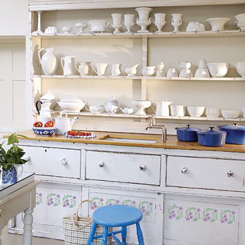 W kwiaciarniach pojawiły się pierwsze dzwonki. Drobne, fioletowe, na pewno ozdobią mieszkanie. Aby długo i