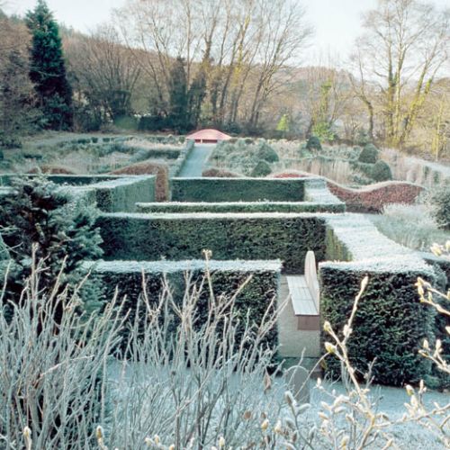 W labiryncie żywopłotów można sobie przysiąść w ustronnym miejscu.