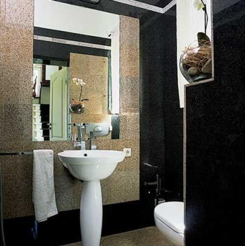 W łazience szkło i kamień. Elegancja biedremeieru