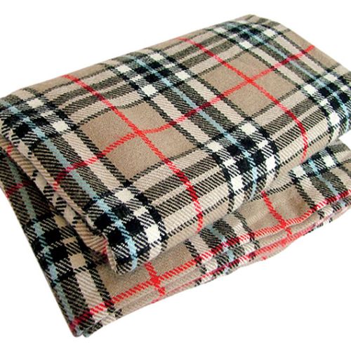 W najmodniejszą kratkę jak od Burberry.