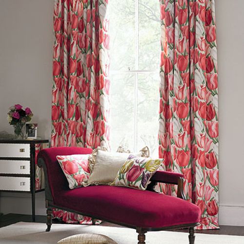 W oknie Early Tulips marki Sanderson – 322 zł/m. MAGIC HOME