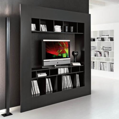 W ramie niczym obraz. Oryginalną biblioteczkę możemy kupić również w kolorze białym. CATTELAN ITALIA