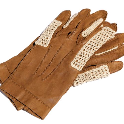 W takich rękawiczkach najlepiej prowadzi się kabriolet ze skórzaną kierownicą.