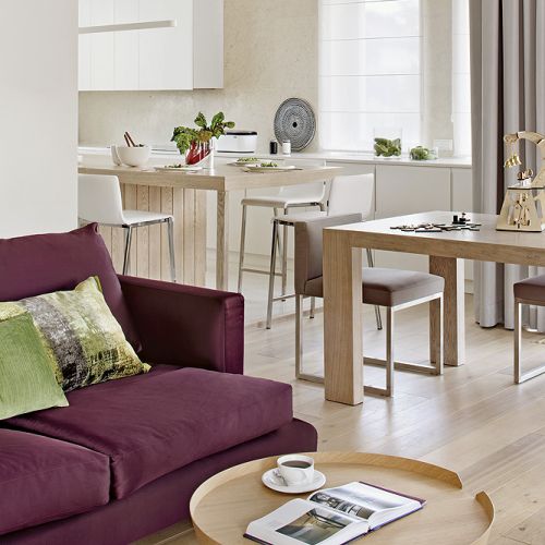 W tym domu przede wszytstkim miało być prektycznie. Lampy są naważniejszymi dekoracjami.