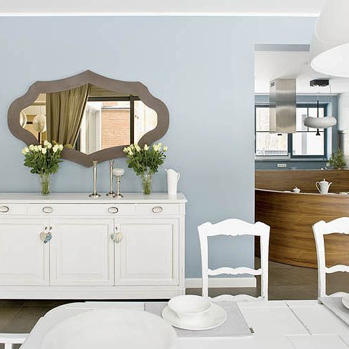 W tym domu rządzi duch modernizmu. Tylko w jadalni i łazience dla gości czuć mieszczańską przytulność.