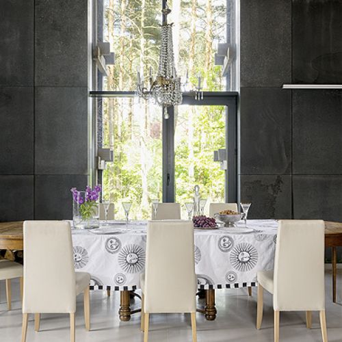 W tym domu wszystko jest inaczej: ściany są na podłodze, a podłoga na ścianach.